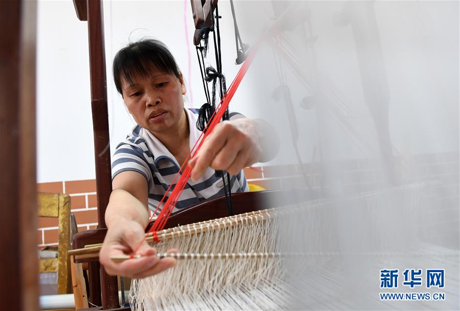 （经济）（6）广西靖西：妇女家门口就业
