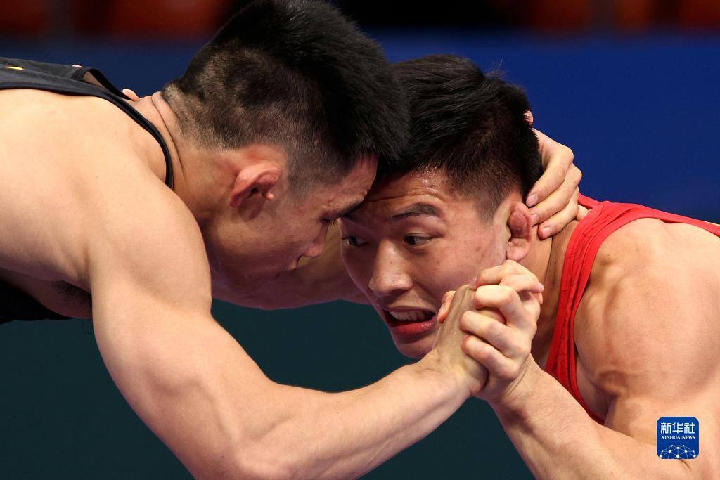 摔跤——男子自由式57公斤级:广西队选手刘明瑚夺冠