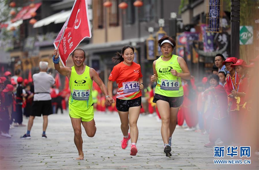 #（体育）（2）贵州丹寨举办半程马拉松邀请赛
