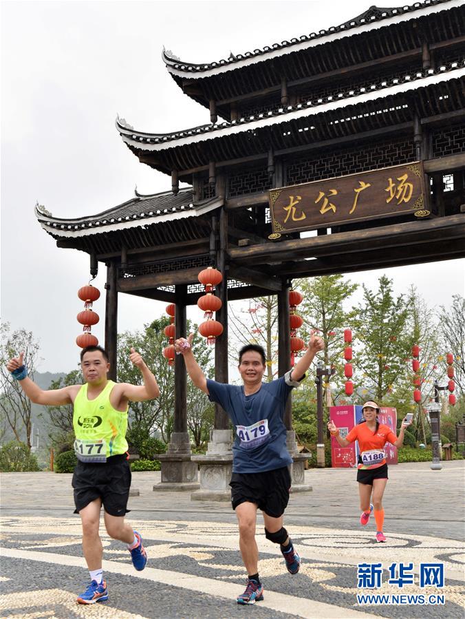 #（体育）（3）贵州丹寨举办半程马拉松邀请赛