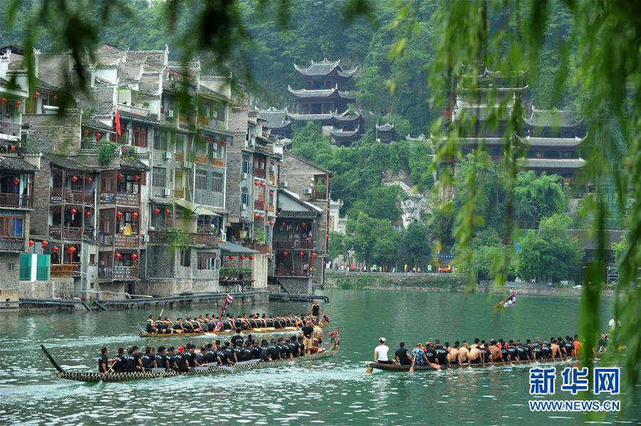 （社会）（1）贵州镇远：龙舟竞渡迎端午