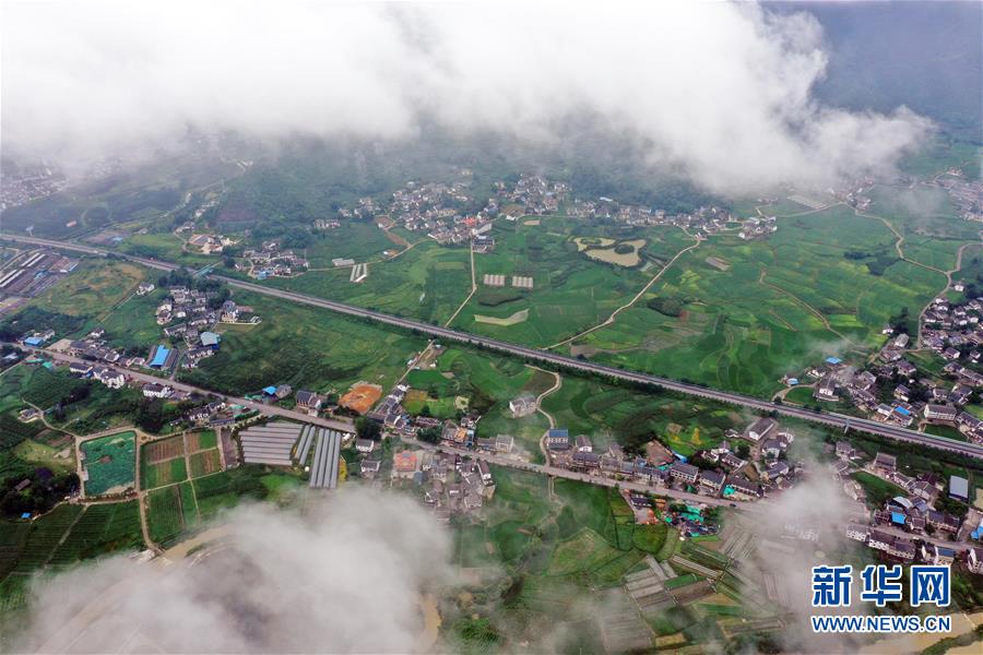 （新华视界）（1）贵州绥阳：俯瞰柔美乡村景致