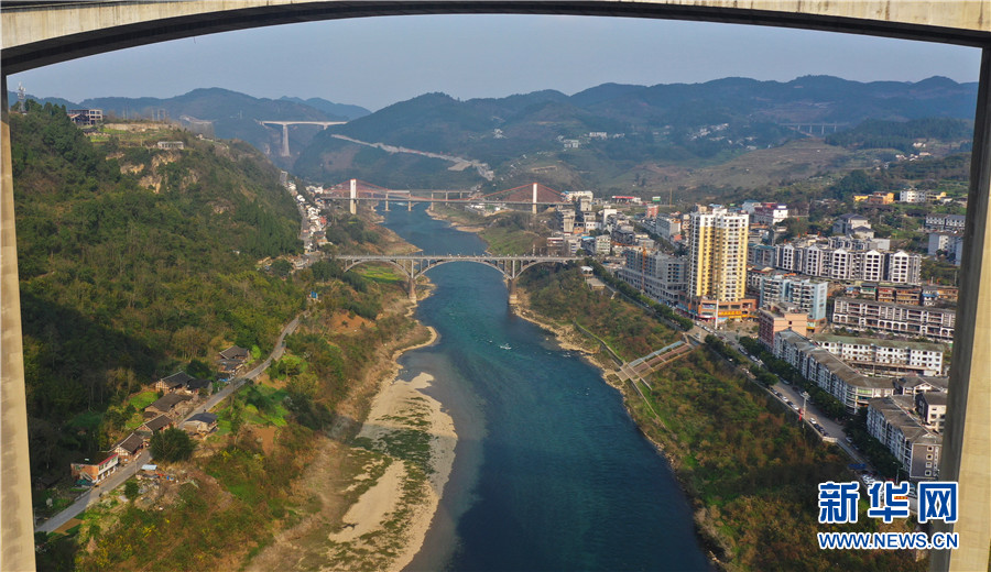 航拍贵州五桥横跨乌江形似五龙过江