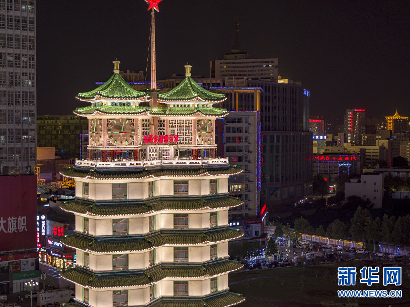 新华网新闻无人机队航拍郑州二七纪念塔夜景.