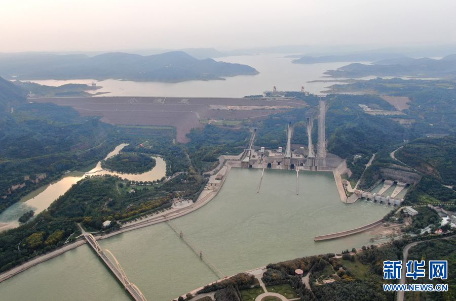 黄河小浪底水库泄洪区碧波荡漾