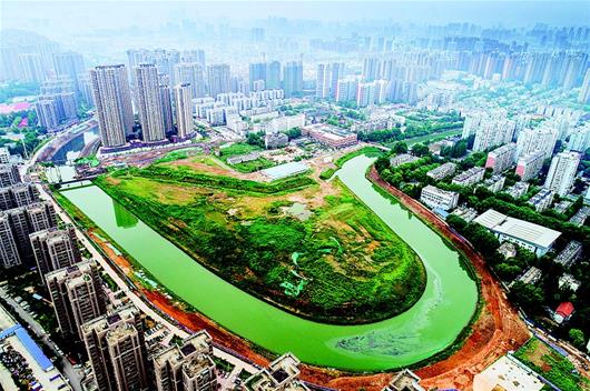 6月20日,鸟瞰建设中的巡司河水湾风情园.