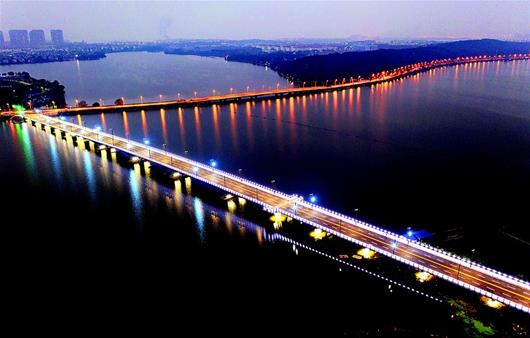 武汉南湖大桥试灯