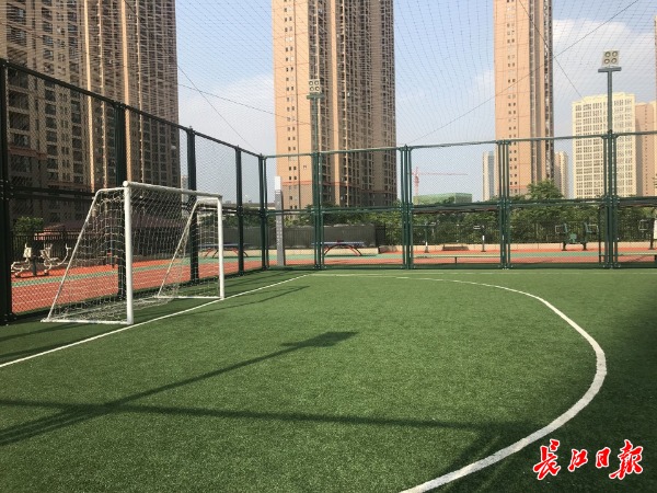 武汉9月底前新建改造200块社区足球场