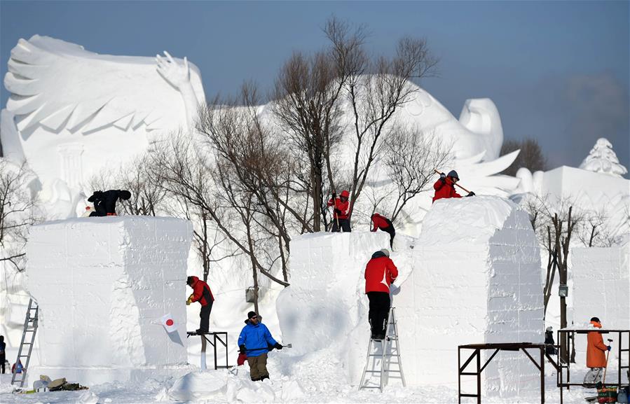 （社会）（6）哈尔滨：国际雪雕比赛开铲