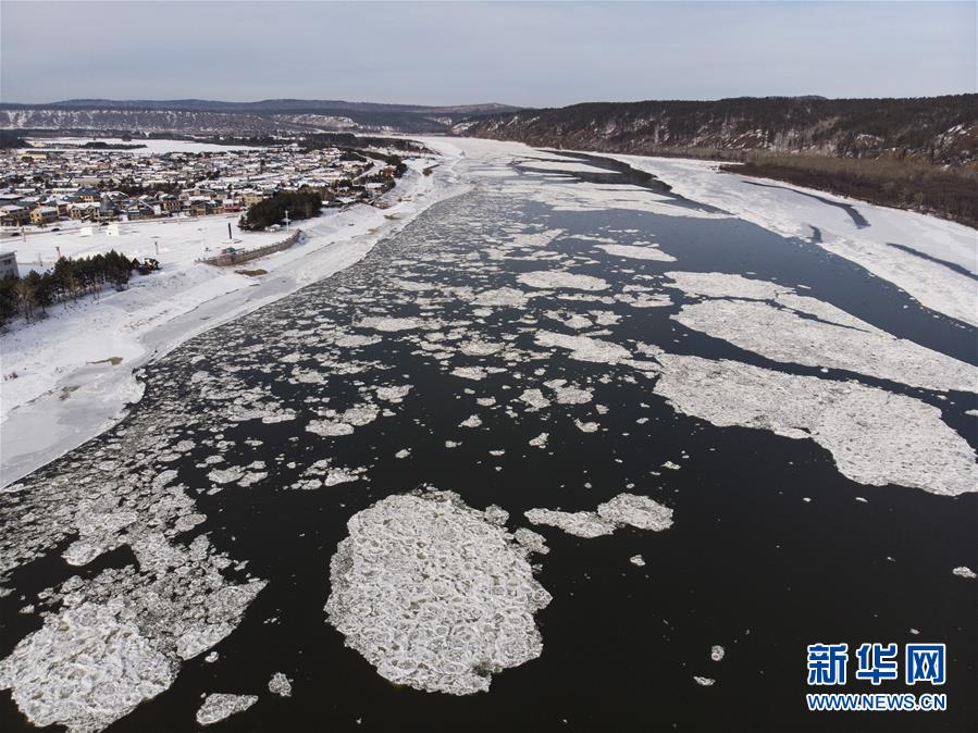 （環境）（4）中俄界江黑龍江“跑冰排”展水墨畫卷