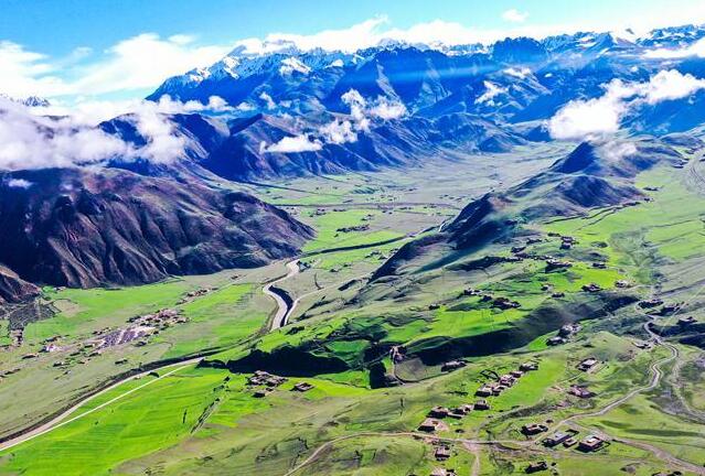瞰“藏東秘境”美麗鄉村