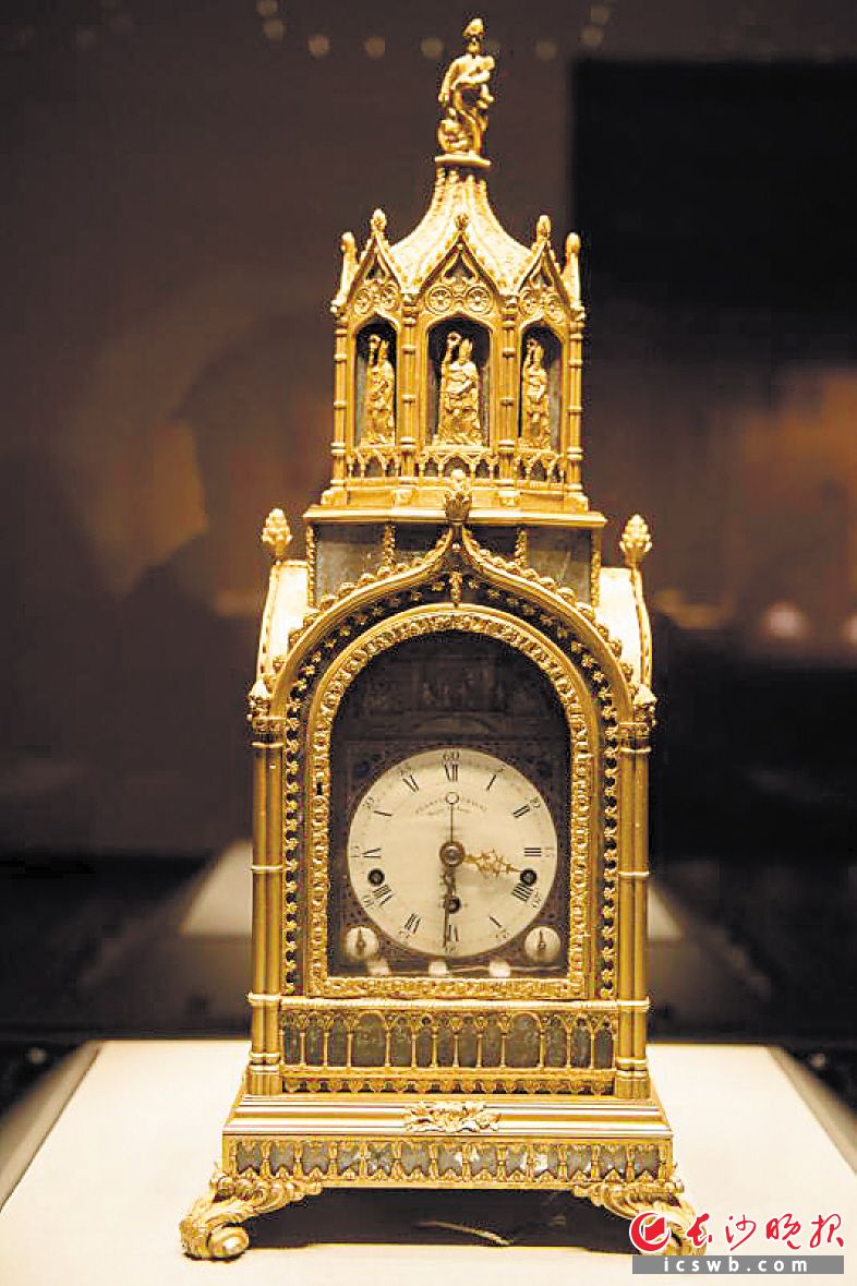 本次展出的铜镀金洋楼钟,为18世纪英国制造。