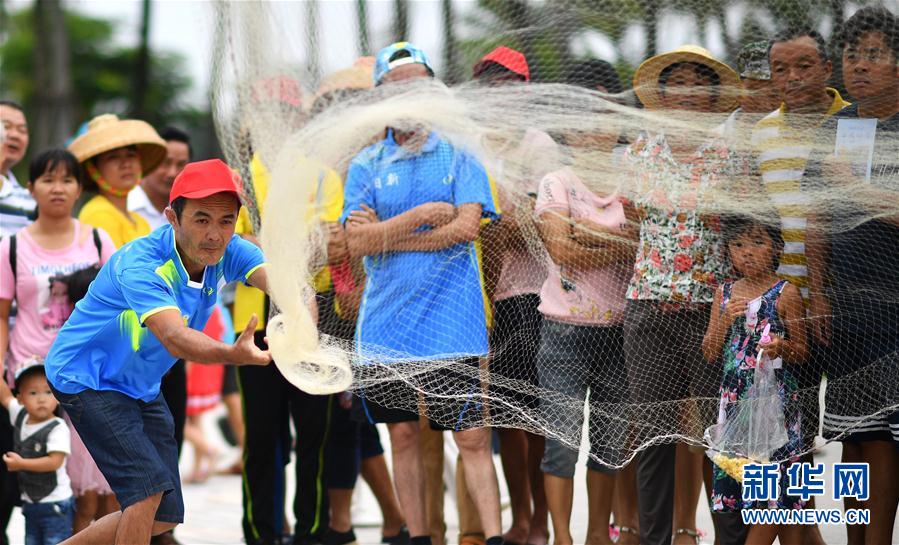 （体育）（1）海南省琼海市举办趣味渔民运动会