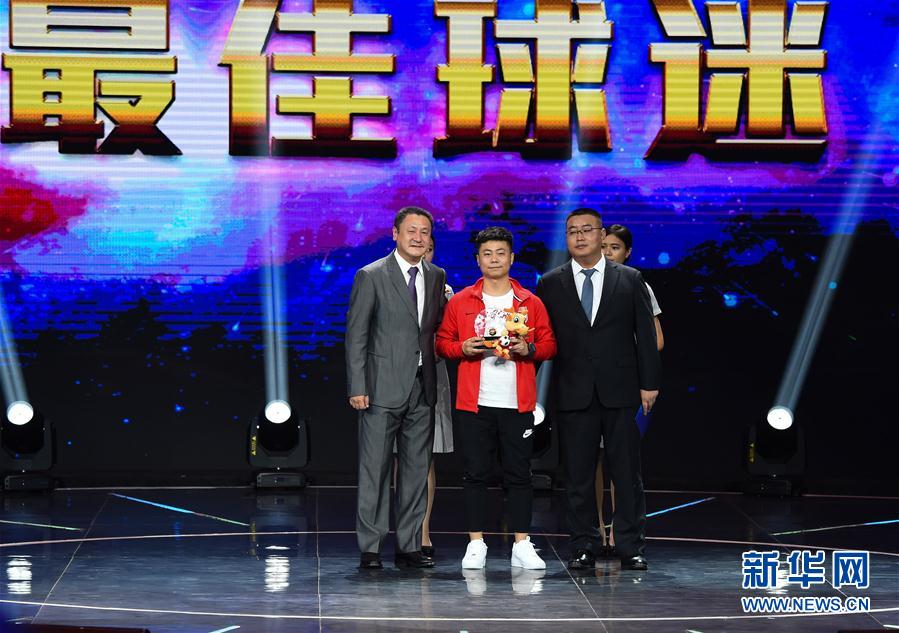 （体育）（17）足球——2018中国平安中超联赛年度颁奖典礼举行