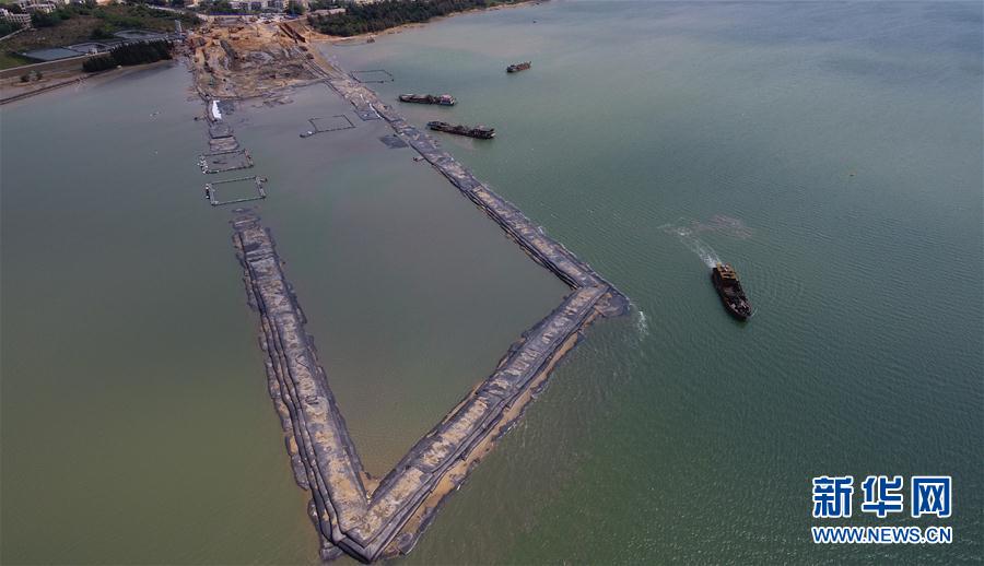 （经济）（4）海口：文明东越江通道围堰吹填预计月底完工