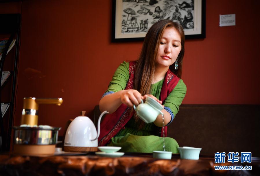 （新华视界）（1）热爱中国文化的吉尔吉斯斯坦女孩