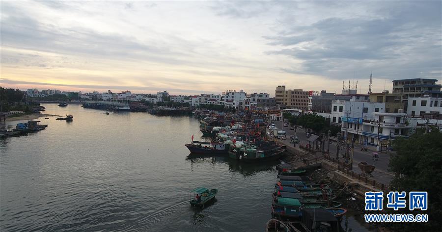 （环境）（3）海南琼海：渔船回港避台风