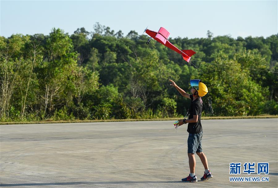 （体育）（2）2019年全国航空模型公开赛（海口站）上演一对一“空战”