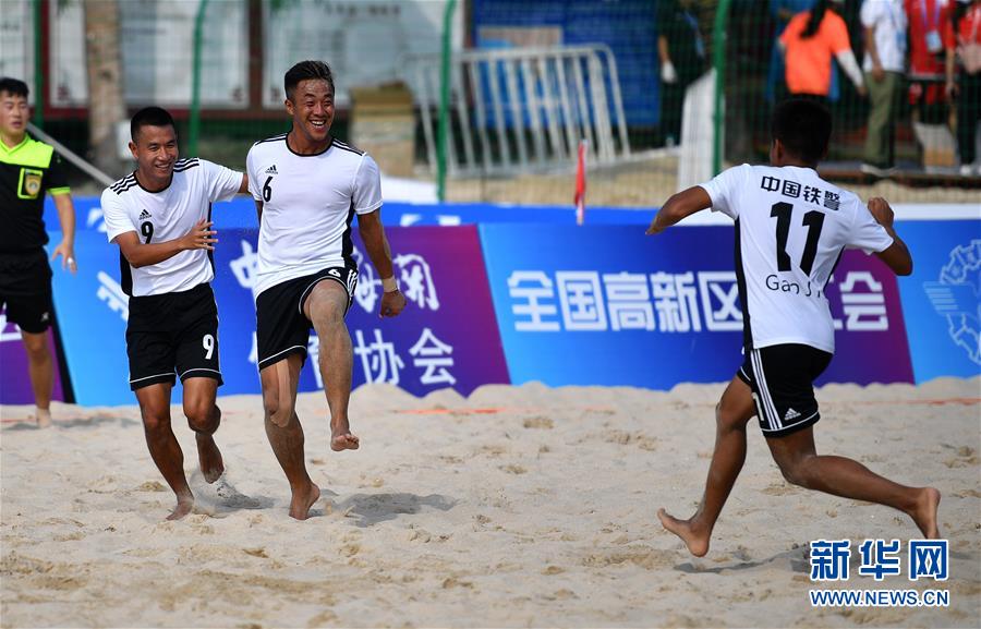 （体育）（2）中国职工沙滩运动会沙滩足球项目开赛