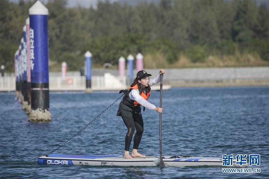 （体育）（8）第三届中国大学生桨板竞速挑战赛赛况