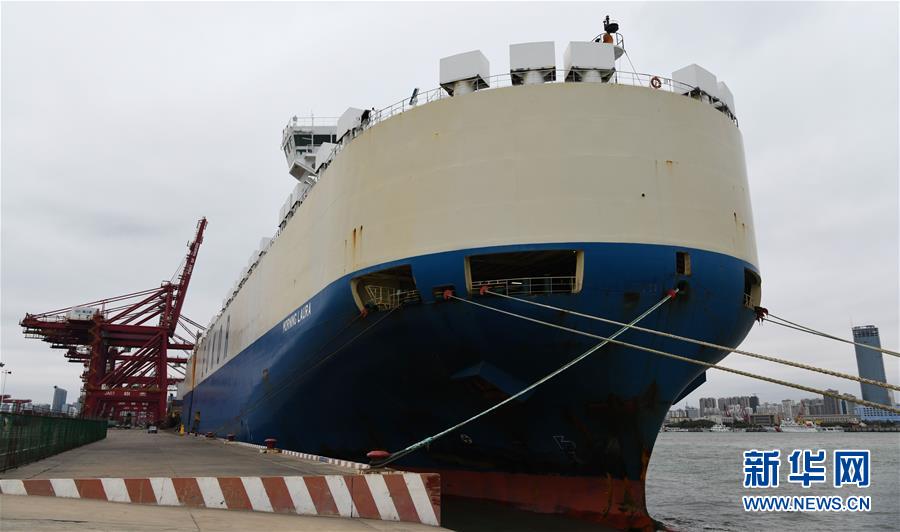 （經濟）（2）海南自貿區首艘汽車外貿船安全靠泊海口港