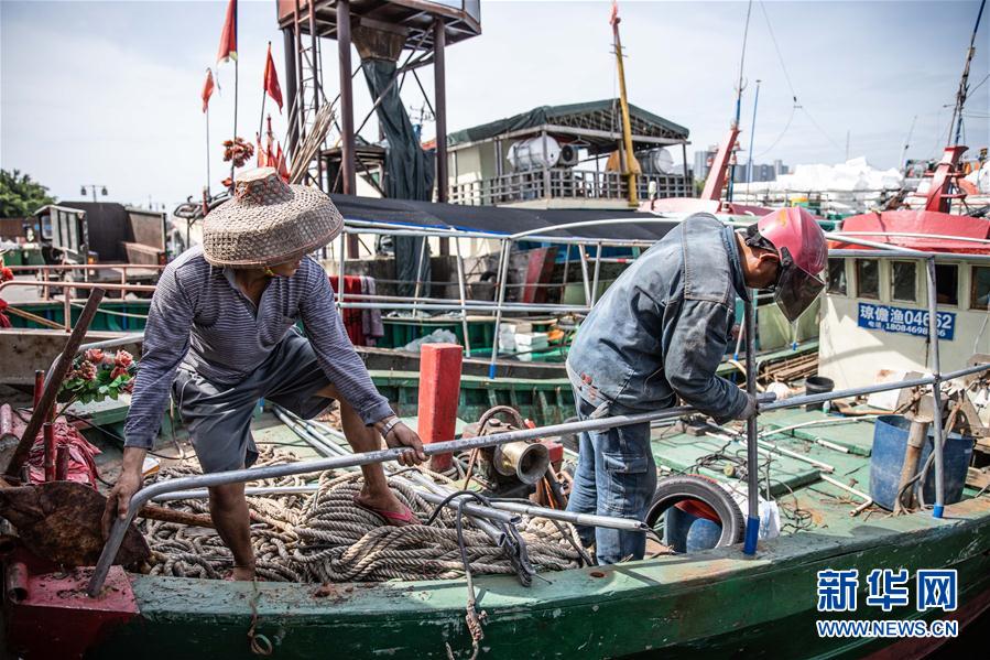 （新华视界）（5）海南休渔期 渔民忙整修