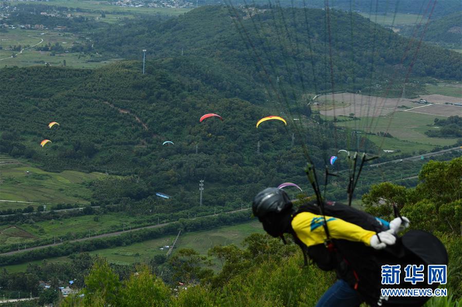 （体育）（10）2020年环海南岛飞行大赛滑翔伞定点赛开赛