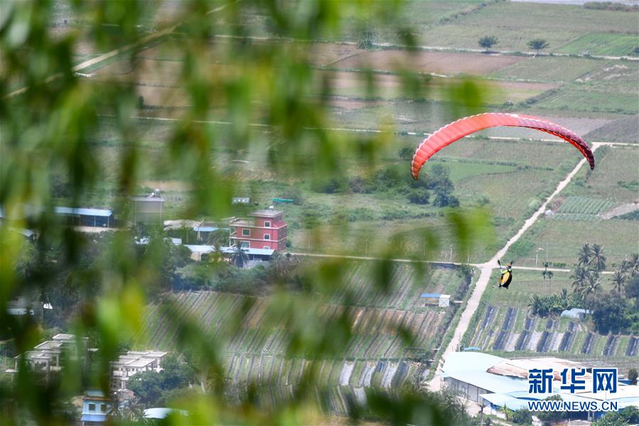 （体育）（6）2020年环海南岛飞行大赛滑翔伞定点赛落幕