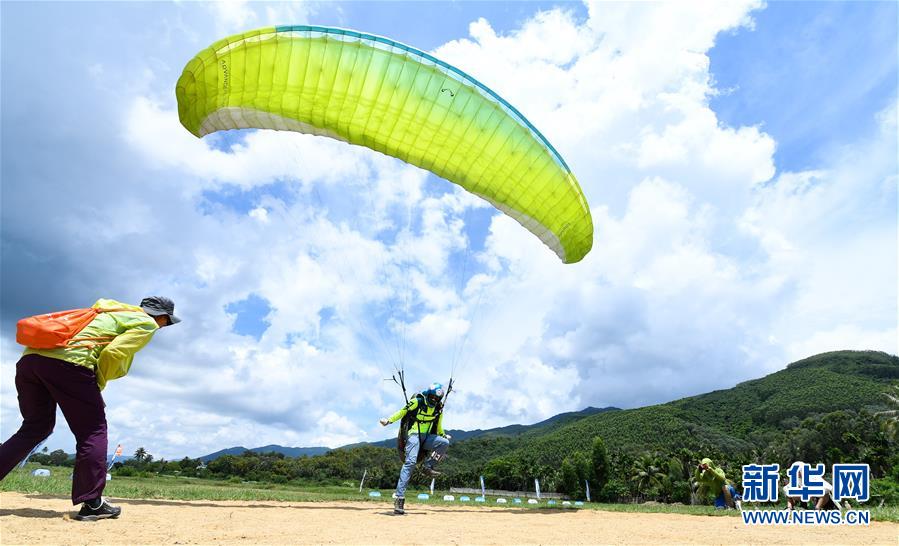 （体育）（8）2020年环海南岛飞行大赛滑翔伞定点赛落幕