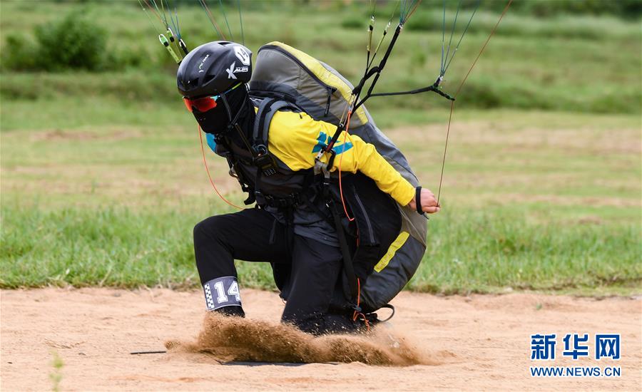 （体育）（10）2020年环海南岛飞行大赛滑翔伞定点赛落幕