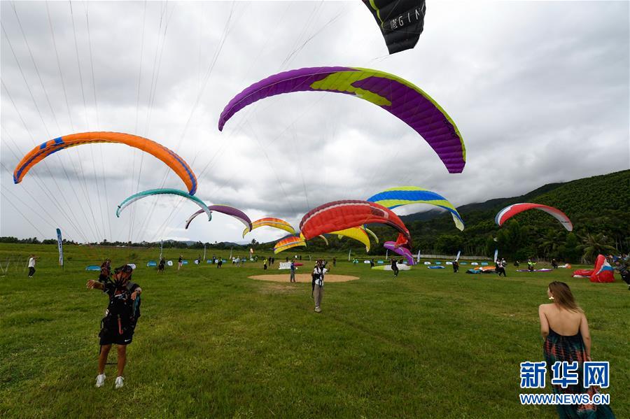 （体育）（11）2020年环海南岛飞行大赛滑翔伞定点赛落幕