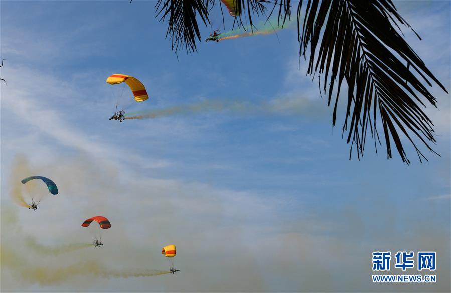 （体育）（4）海口动力伞魅力海岸锦标赛开赛