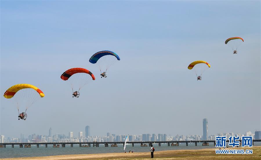 （体育）（5）海口动力伞魅力海岸锦标赛开赛