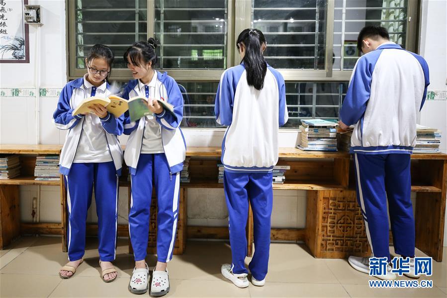 （新华视界）（4）海南保亭：校园里的开放式阅读