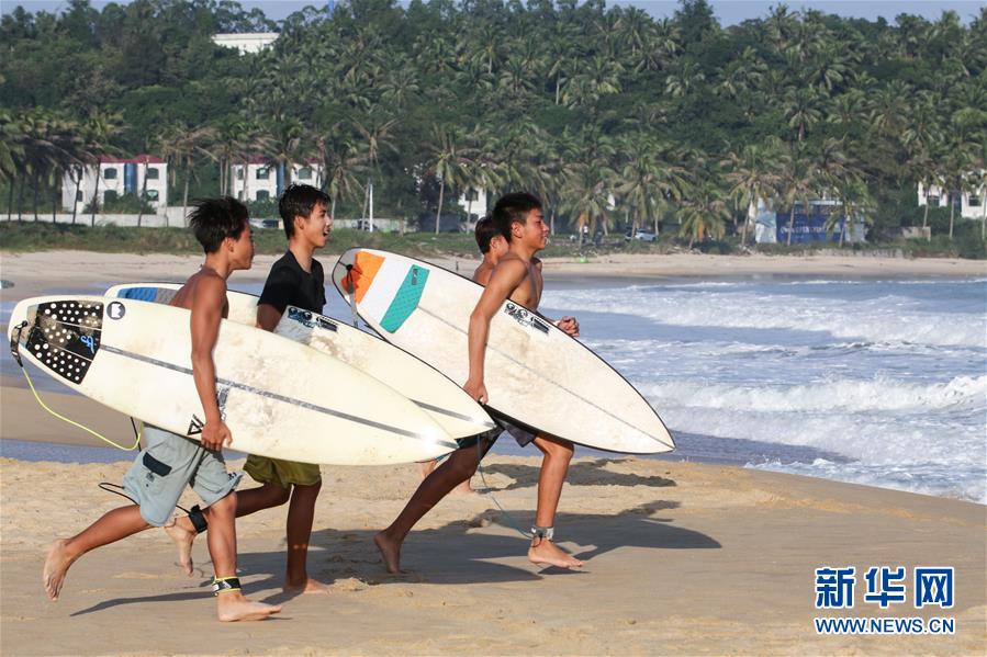 （体育）（3）冲浪——国家冲浪队在万宁举行开放日活动