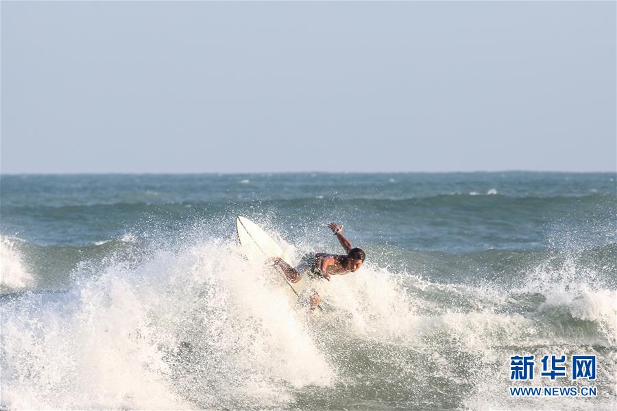 （体育）（6）冲浪——国家冲浪队在万宁举行开放日活动