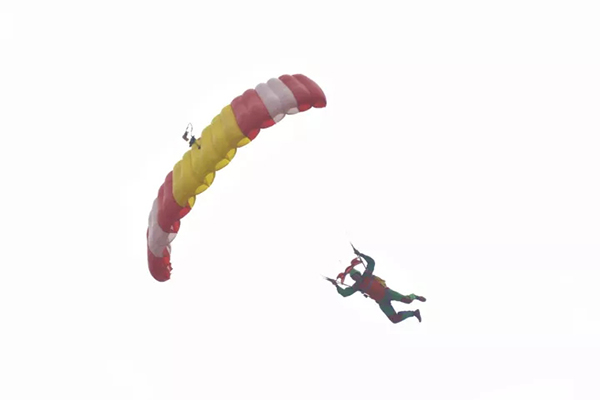 海南：高空跳伞项目落户儋州