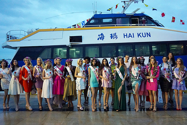 126名“世界小姐”乘坐海上巴士 悦览三亚之美