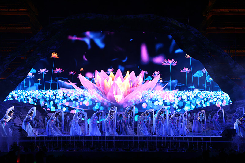 海南七仙温泉嬉水节大型民族歌舞晚会在保亭举行