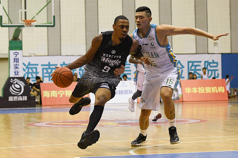 中美国际篮球慈善赛：福建SBS胜美国职业联队