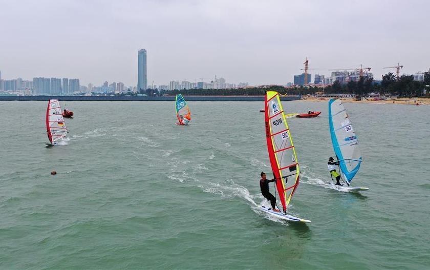 中国大众帆板巡回赛海口站开赛