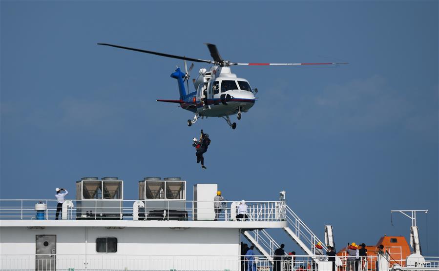 瓊州海峽客滾船海上大型應急救助綜合演練在海口舉行
