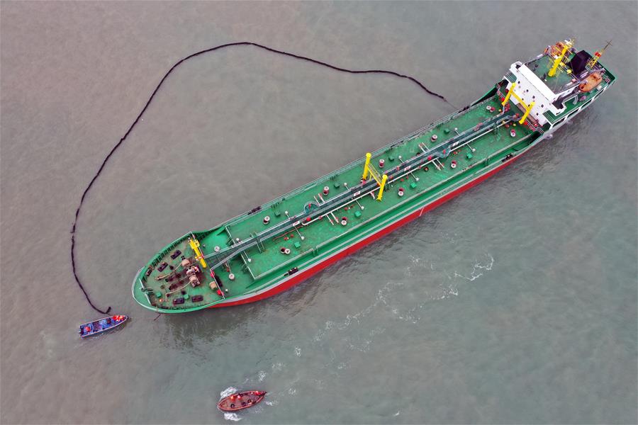 海南舉行春運期間危險品船舶碰撞事故應急演練