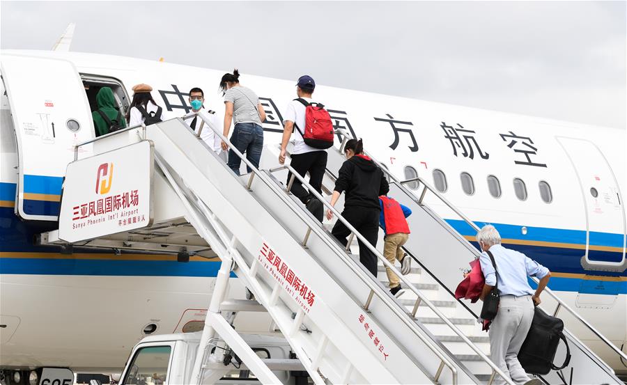 海南三亞：湖北百余名滯留旅客乘包機返鄉