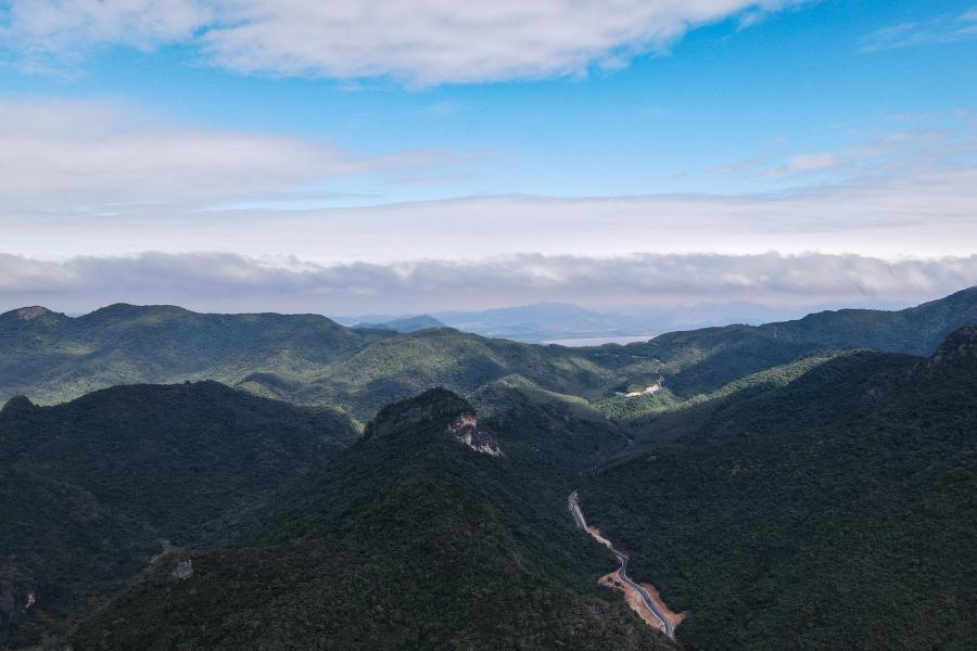 海南东方：冬日山景美