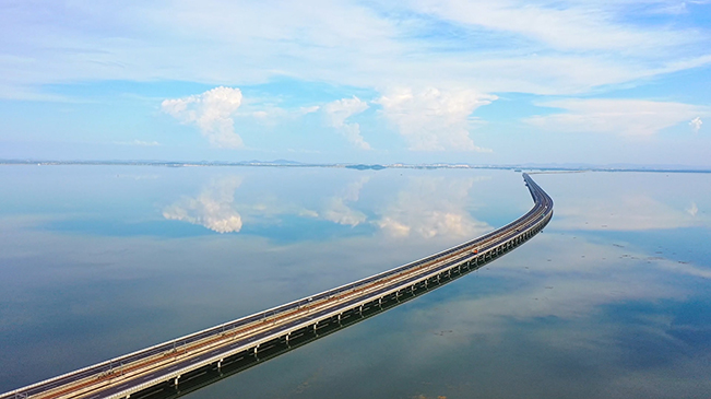 搭乘水上列车，去看南京的“天空之镜”