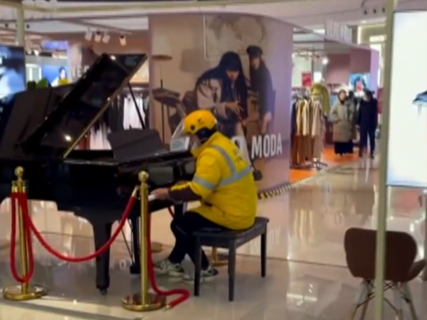 “外卖是工作，钢琴是梦想！”弹钢琴走红的外卖小哥找到了！