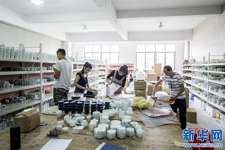（新华网）（2）手工瓷茶具开拓消费新市场