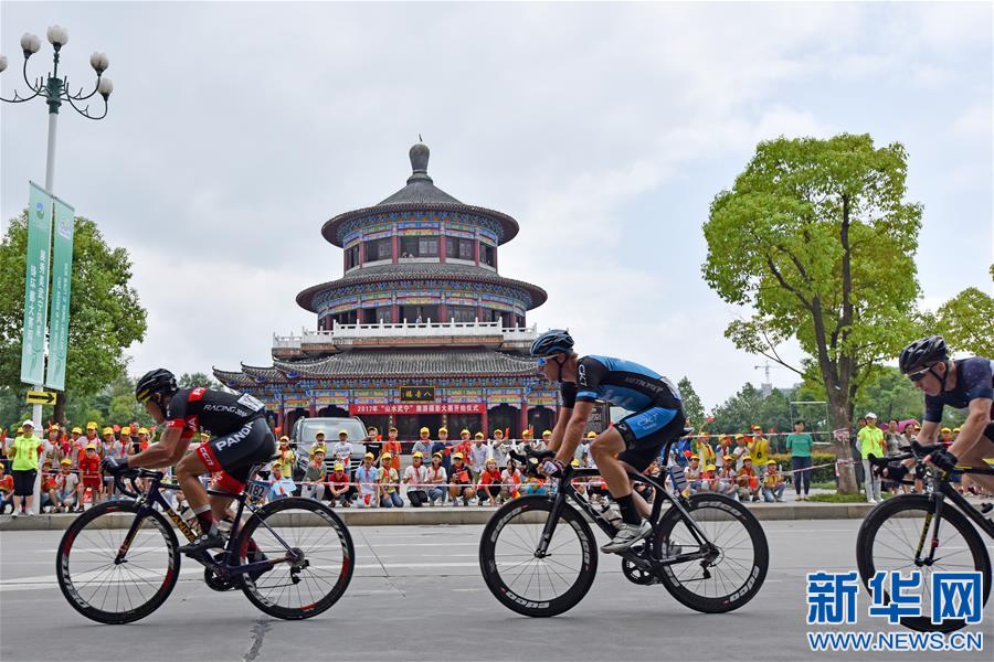 （体育）（4）自行车——第八届环鄱阳湖国际自行车大赛开赛