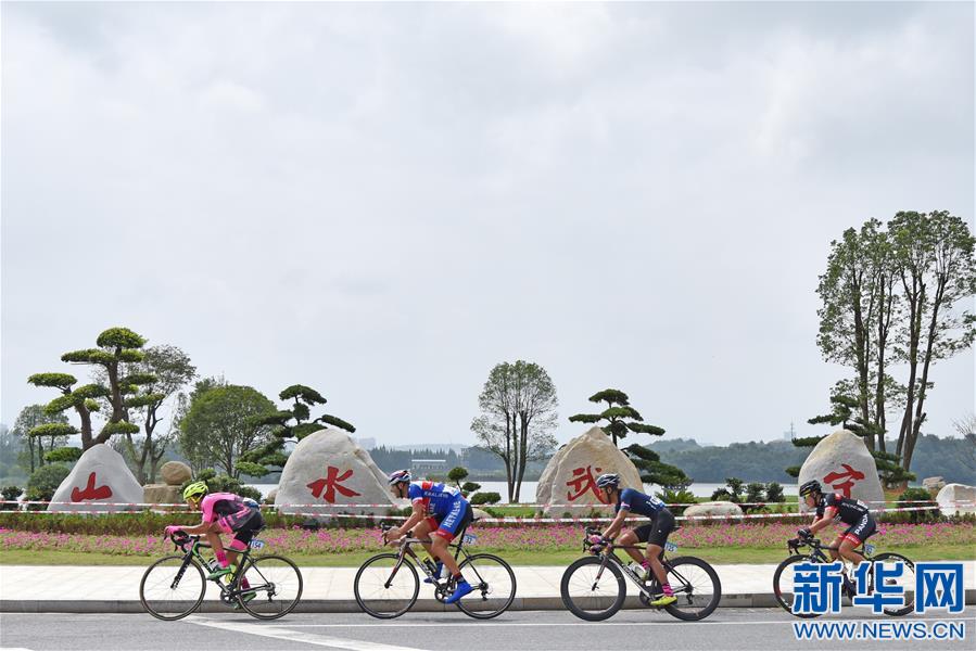 （体育）（5）自行车——第八届环鄱阳湖国际自行车大赛开赛